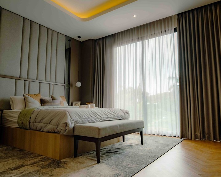 curtains should reach floor
